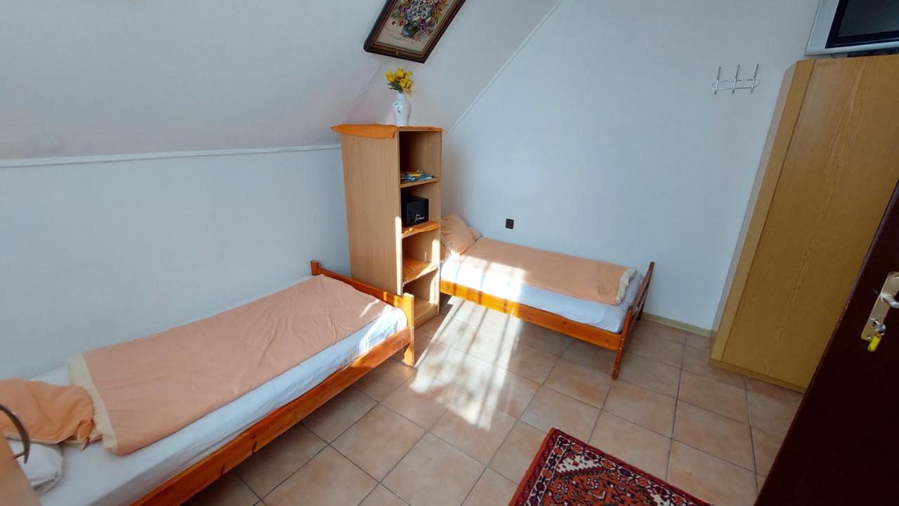 Gasthaus Pihenes A Malomtonal Privat Berlemeny Tapolca Exterior foto